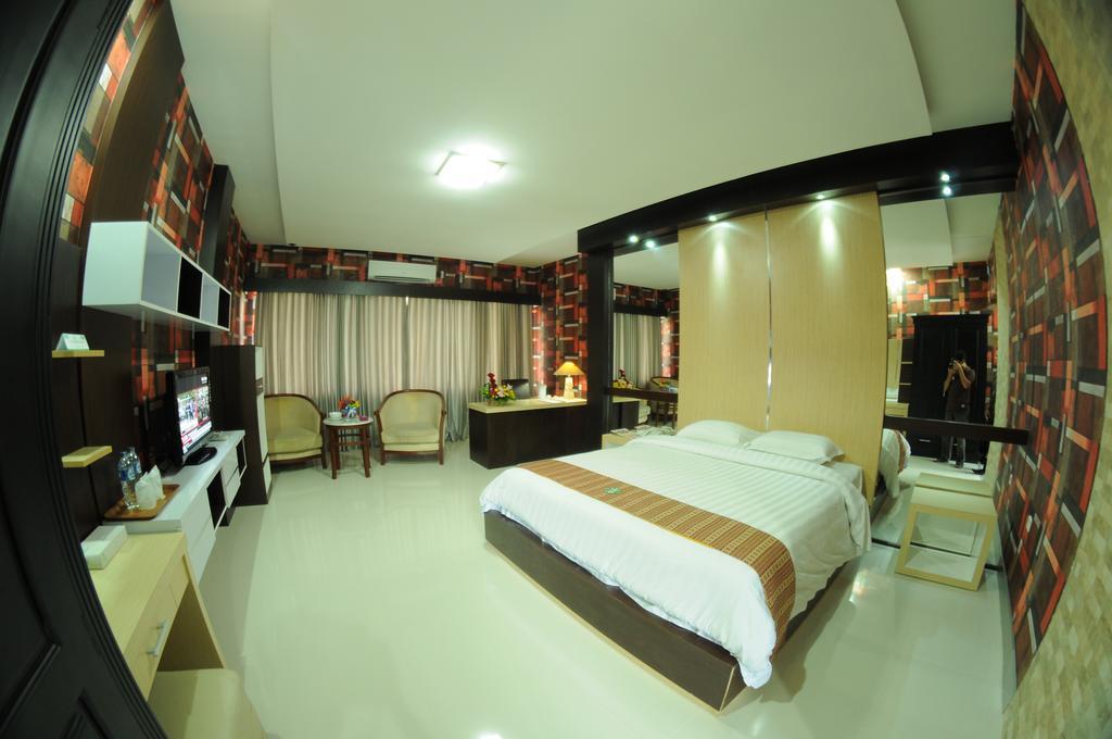 Hotel Swarna Dwipa Palembang Room photo