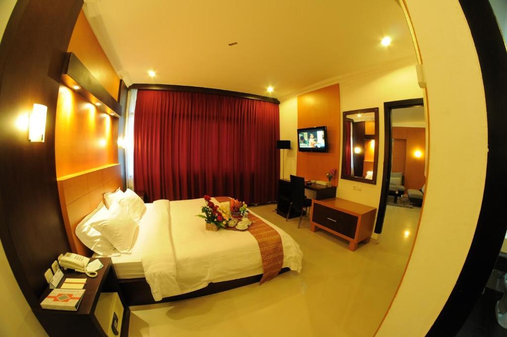 Hotel Swarna Dwipa Palembang Room photo